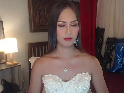 Nathalieheartt online show from December 22, 5:23 am