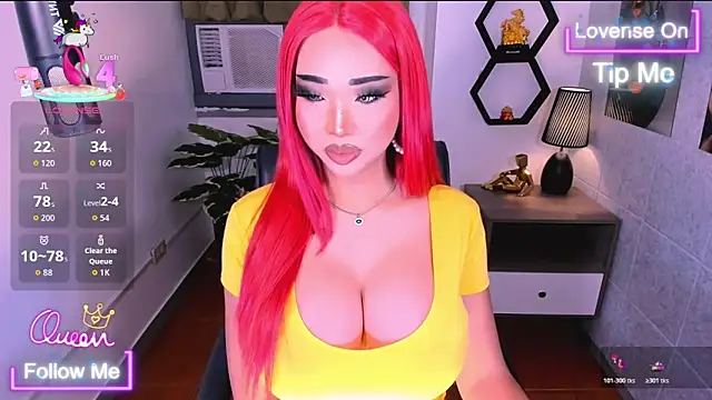 TriciaCumLoader online show from June 3, 11:00 am
