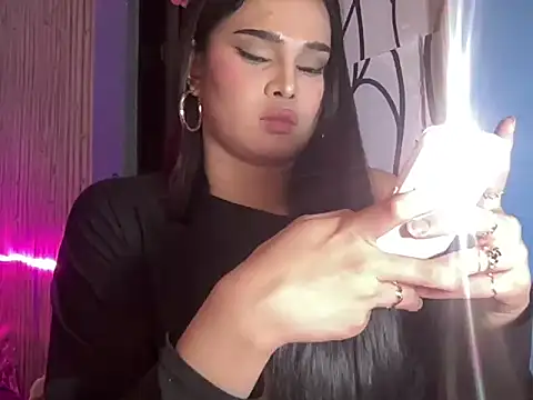 SassaLilly online show from April 4, 1:09 pm