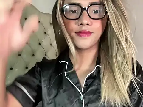 calimonroe online show from March 3, 4:41 am