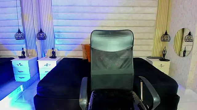 keytinthomson  online show from February 10, 7:21 pm