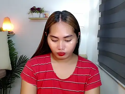 sluttyprincess0 online show from April 19, 1:39 am