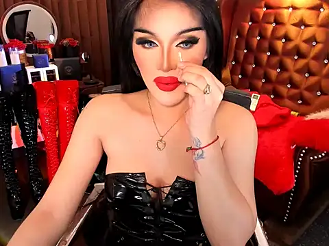 Snapshot of devongarcia chatting on October 21, 9:33 am devongarcia online show from October 21, 9:33 am
