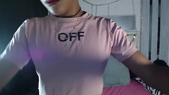 Snapshot of julieta_sweet_ chatting on October 4, 4:24 am julieta sweet online show from October 4, 4:24 am