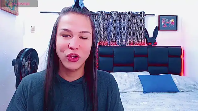 Azley sweet online show from April 14, 2:00 pm