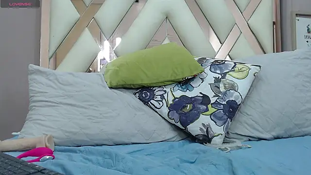 Violett Salvatore online show from March 10, 4:32 pm