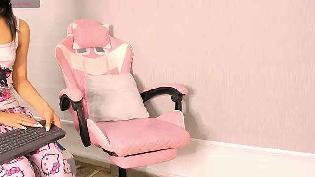 kendal hot01 online show from January 16, 11:07 am