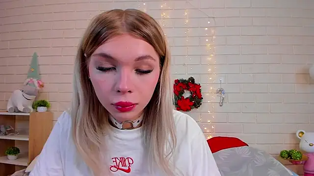 Blondy Fina online show from February 7, 4:40 am