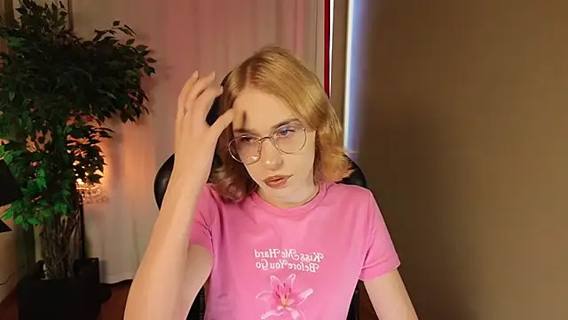 BarbieRichy online show from September 12, 5:38 am