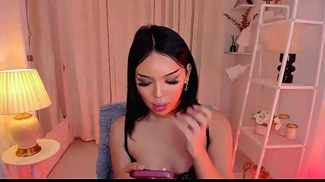 MS LUNA online show from March 8, 2:04 am