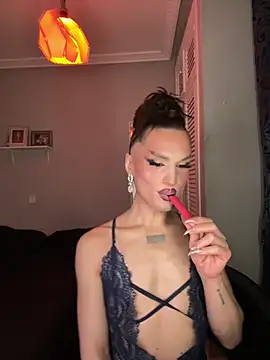 lacattiva online show from October 18, 6:33 pm