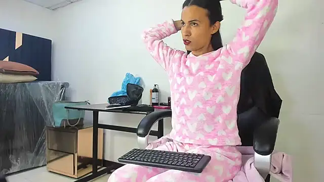 Aisha hotts777 online show from November 23, 4:03 am