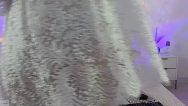 Jules night online show from December 4, 9:19 pm