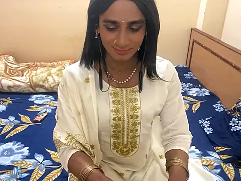 LuvLayla online show from January 8, 5:06 pm