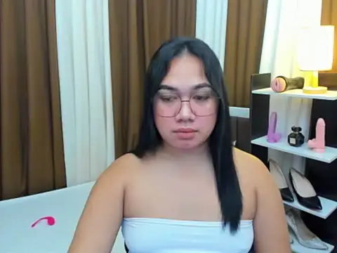 TsUncutKaren online show from October 26, 9:00 pm