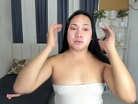 TsUncutKaren online show from February 7, 6:19 am