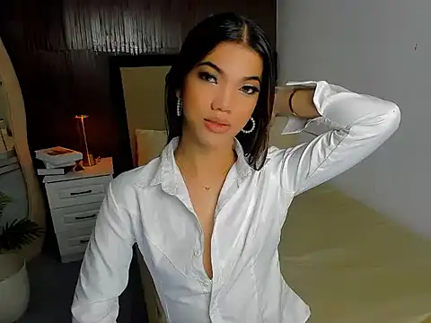 CassieSommereux online show from December 3, 4:11 pm