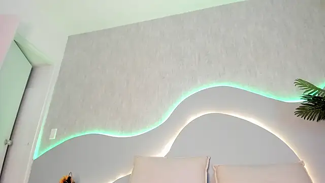 CannelaSmith online show from March 30, 7:04 pm