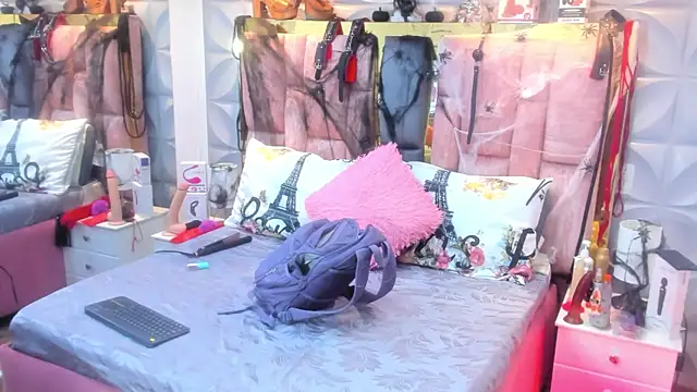 Snapshot of Charlotte_Landry__ chatting on October 11, 7:38 pm Charlotte Landry   online show from October 11, 7:38 pm