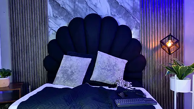 Suzie cox online show from September 22, 1:27 pm