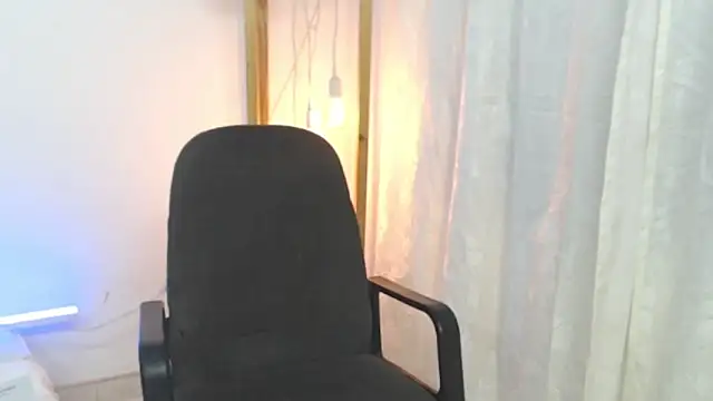 Zoevillaloboxxx online show from October 11, 4:15 am