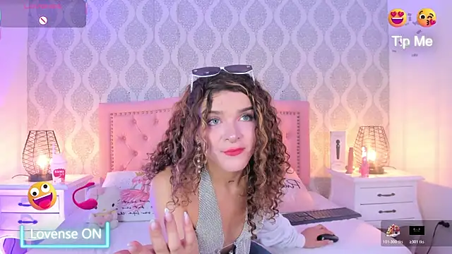 Snapshot of kendallspears_1 chatting on October 21, 3:53 am kendallspears 1 online show from October 21, 3:53 am