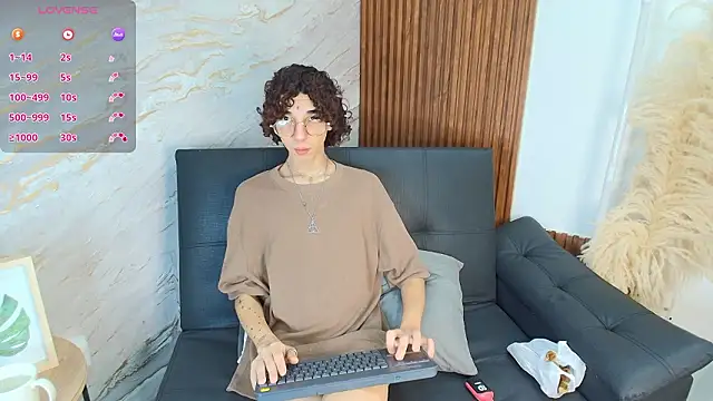 Scaarlett 22  online show from February 27, 8:59 pm