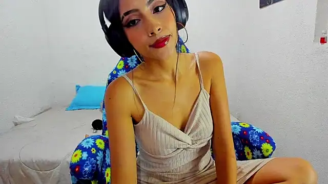 soffycarter1 online show from April 18, 12:56 am