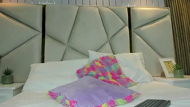 rebeca brown  online show from March 10, 11:57 am