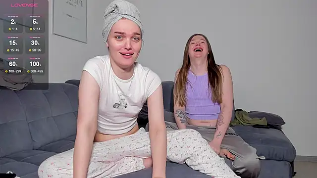 EmiliaRhodes online show from April 28, 3:49 pm