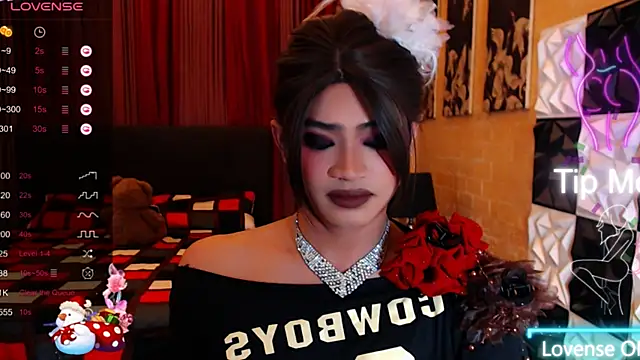 AthisaMooreTS online show from January 8, 9:02 am