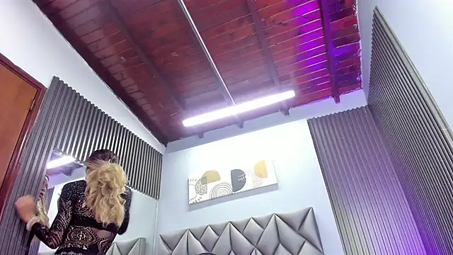 Caitlyn-Joness  online show from March 18, 11:37 pm