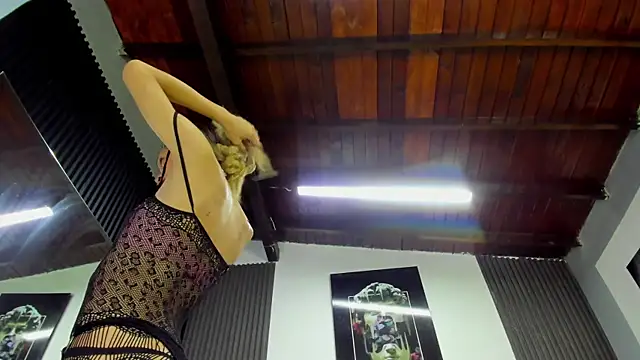 Caitlyn-Joness  online show from April 6, 9:59 pm