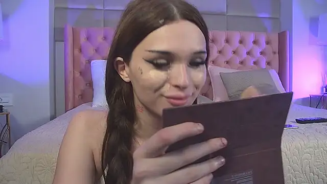 KatiaFinesse online show from November 12, 4:50 pm