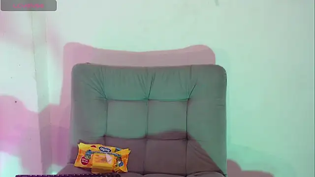 Isabella Hillss online show from April 11, 12:16 am