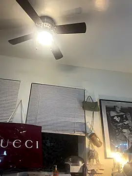 Motherbigbus online show from December 19, 9:03 am