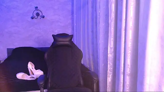  Honey sunset  online show from January 18, 11:35 pm