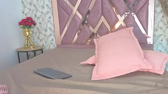 megan lenon online show from February 14, 1:57 am