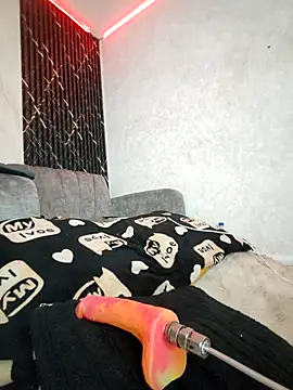 Isis Hot   online show from March 30, 12:50 pm