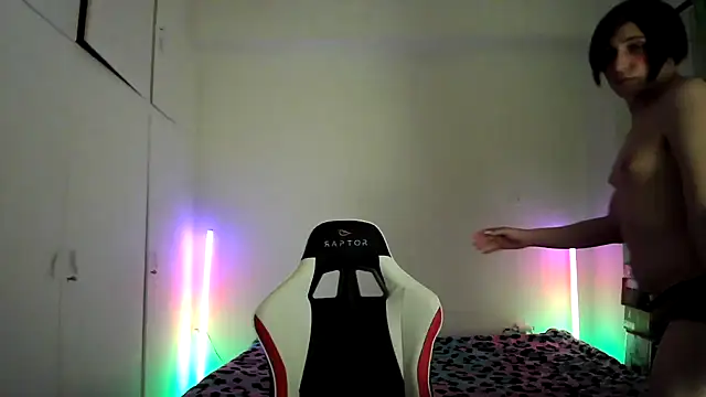 HoneyValentine online show from April 6, 7:36 pm