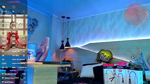 kylliefox  online show from October 25, 1:50 pm