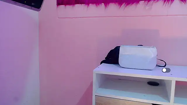 isabella vogue online show from February 14, 11:39 am