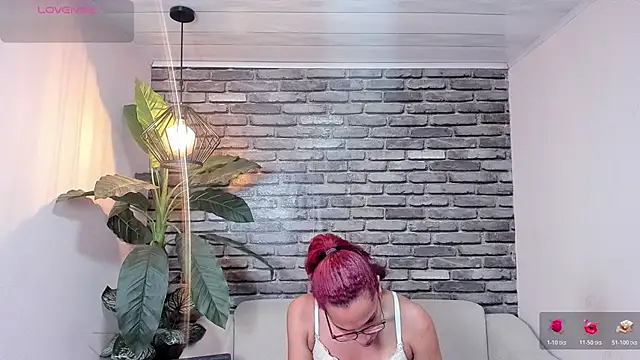 isabella star  online show from March 6, 12:32 pm