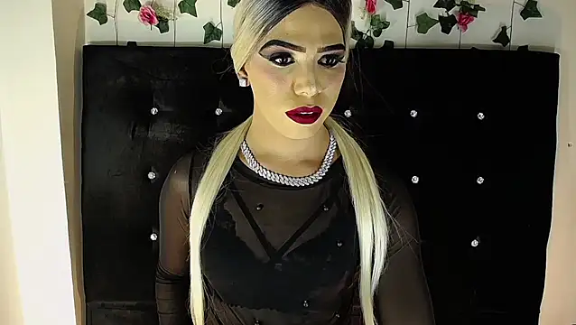 Kristal Queen01 online show from April 12, 6:17 am