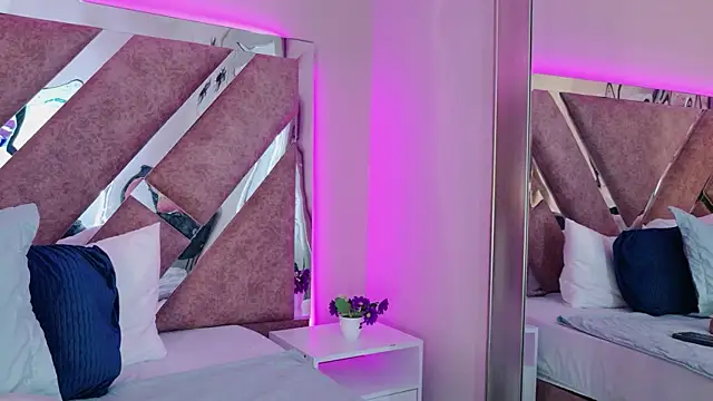 PerlaRogerss  online show from April 17, 12:30 pm