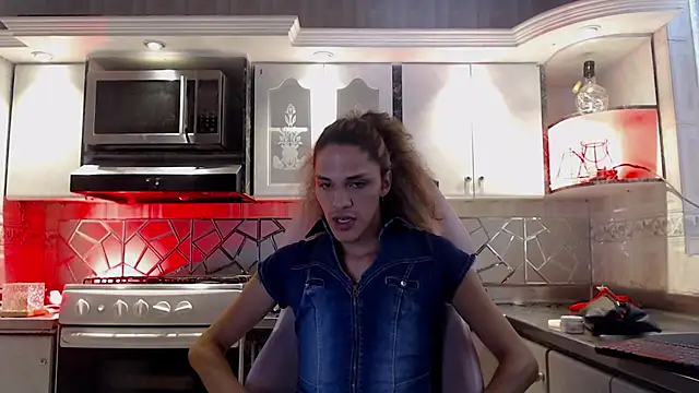 CrisOzzz online show from March 23, 6:02 pm