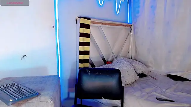 xyaraluv  online show from April 2, 3:43 pm