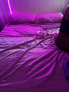 Shynesse21 online show from April 9, 5:08 pm