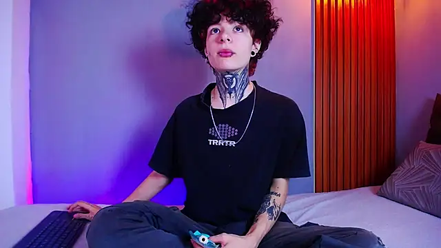 JuneBlake  online show from April 17, 2:52 pm