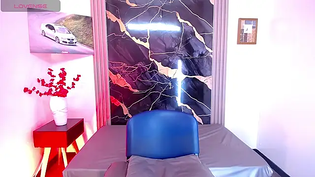 taylor  smith  online show from April 16, 11:33 am